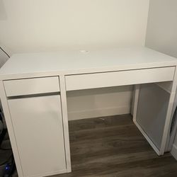 White desk -ON HOLD