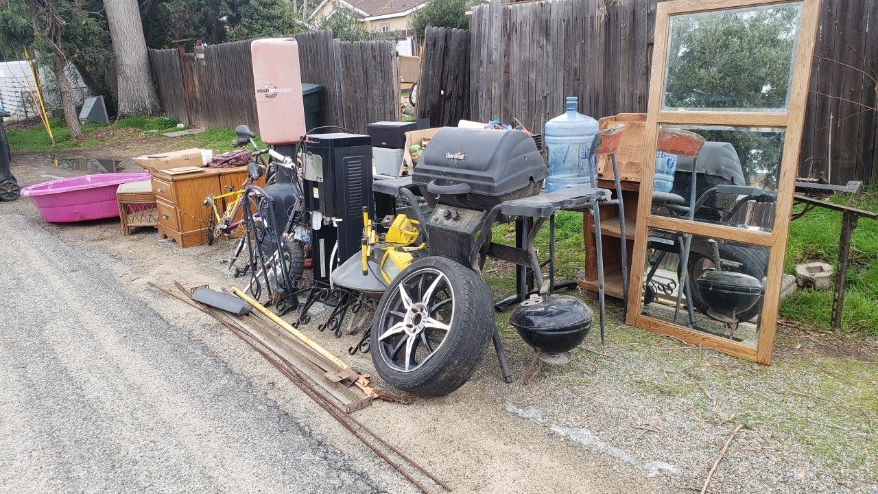 Free stuff/ Curb Alert