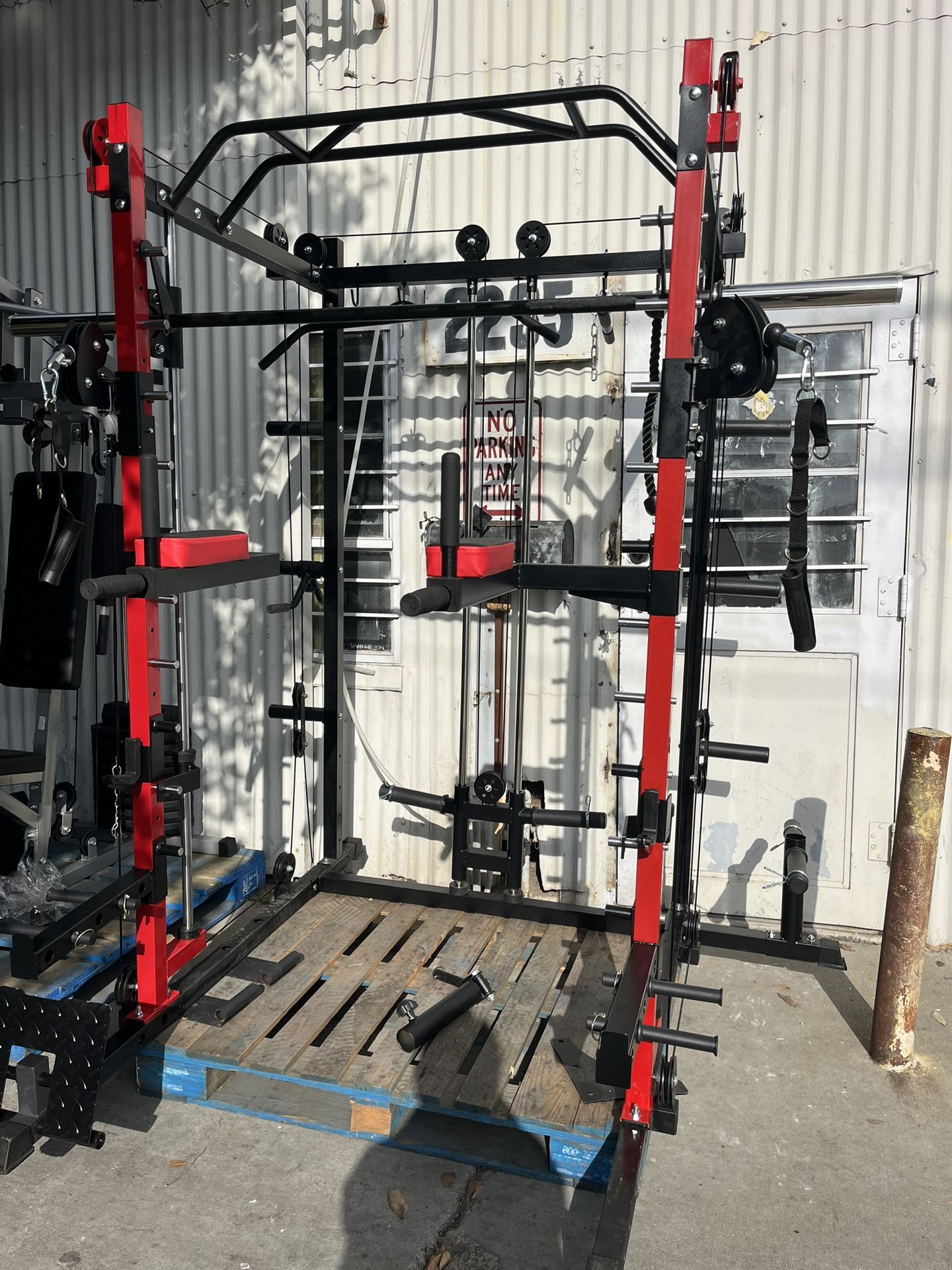 New and assembled/Smith Machine,Multifunctional Squat Rack ,Cable Crossover Smith Machine for Home Gym, Power Cage with Dip/Leg Raise Attachments, Red