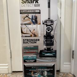 Shark Detect Pro Lift-Away Vacuum