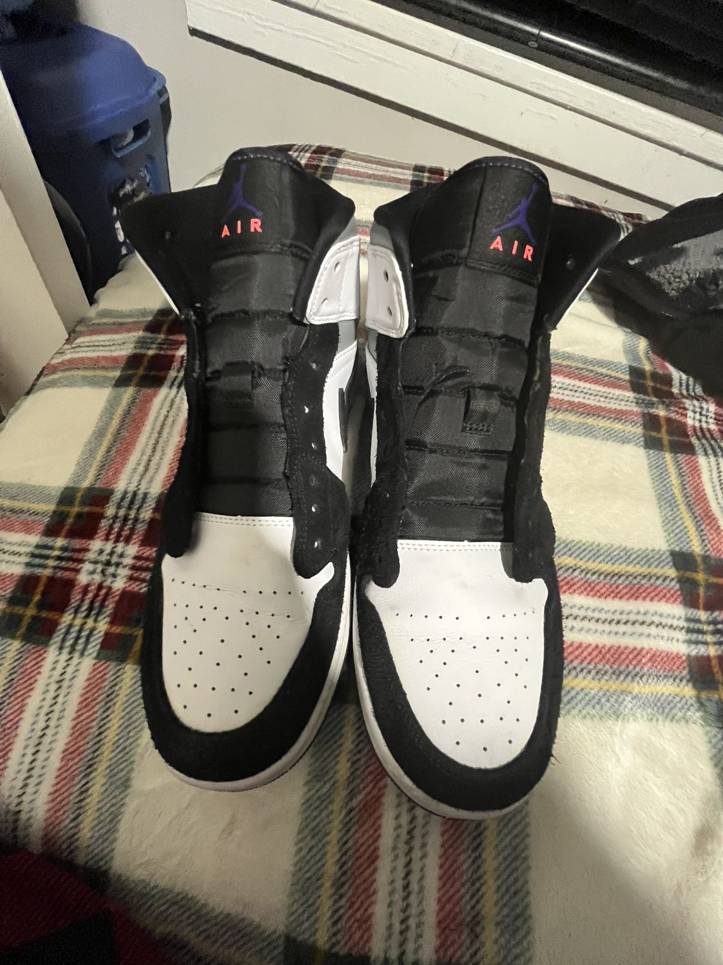 Air Jordan 1 Mid SE ‘varsity Purple’