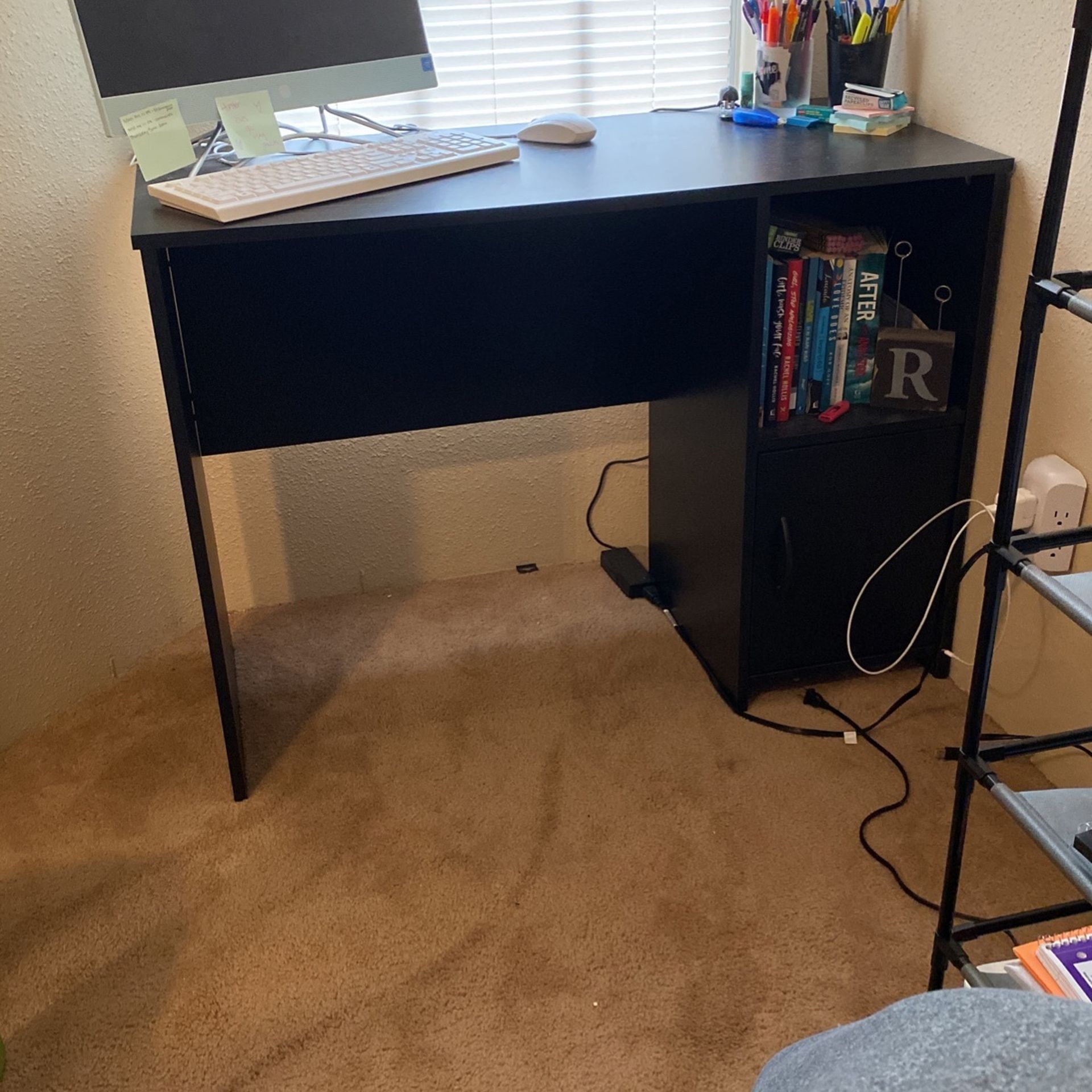 Black Desk