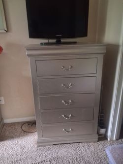 6 piece queen set need gone fast.