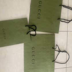 Gucci /, 3 New Shopping Bags L. 