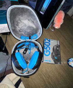 Gaming headphones and mouse