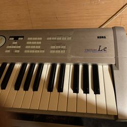 Korg Tritón Le