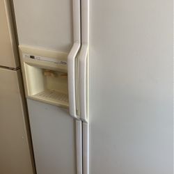 Amana Side By Side Refrigerator White Clean . Warranty  . Delivery Available . 2203 Fowler St. 33901