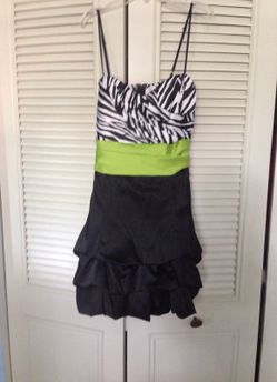 Prom dress size 13 looks like a 7-8