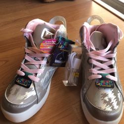 NEW Light Up Sketchers Girl Energy Store Lights Size 5