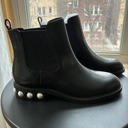 Black Chelsea Boots with Ornate Pearl Heel - Size 7