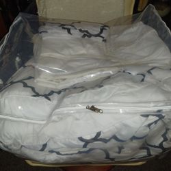 Full Size Bedding Ensemble