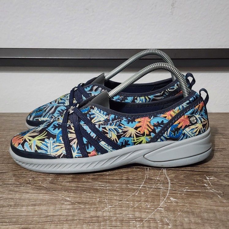 Bzees Niche Women's Slip-On Shoes Size 8 Wide