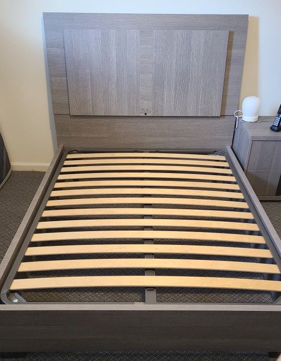 Tivoli Solid Wood Platform Full Size Bedroom Set