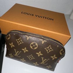 LV Cosmetic Pouch -Monogram Canvas