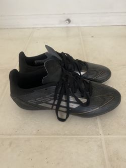 Soccer Shoes Size 4