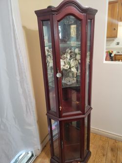 Curio gabinet