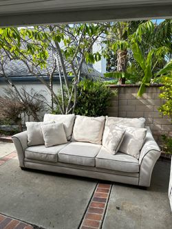 White Sofa/Couch