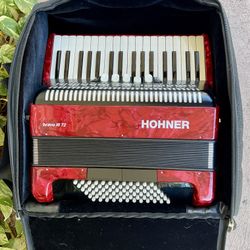Hohner Bravo III 72 Chromatic Piano Accordion - Red - w/ Original Rolling Case