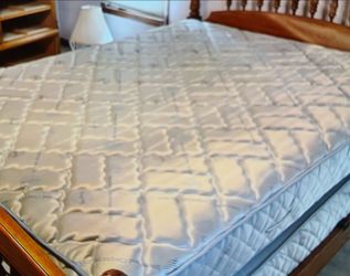 Queen size mattress and box spring