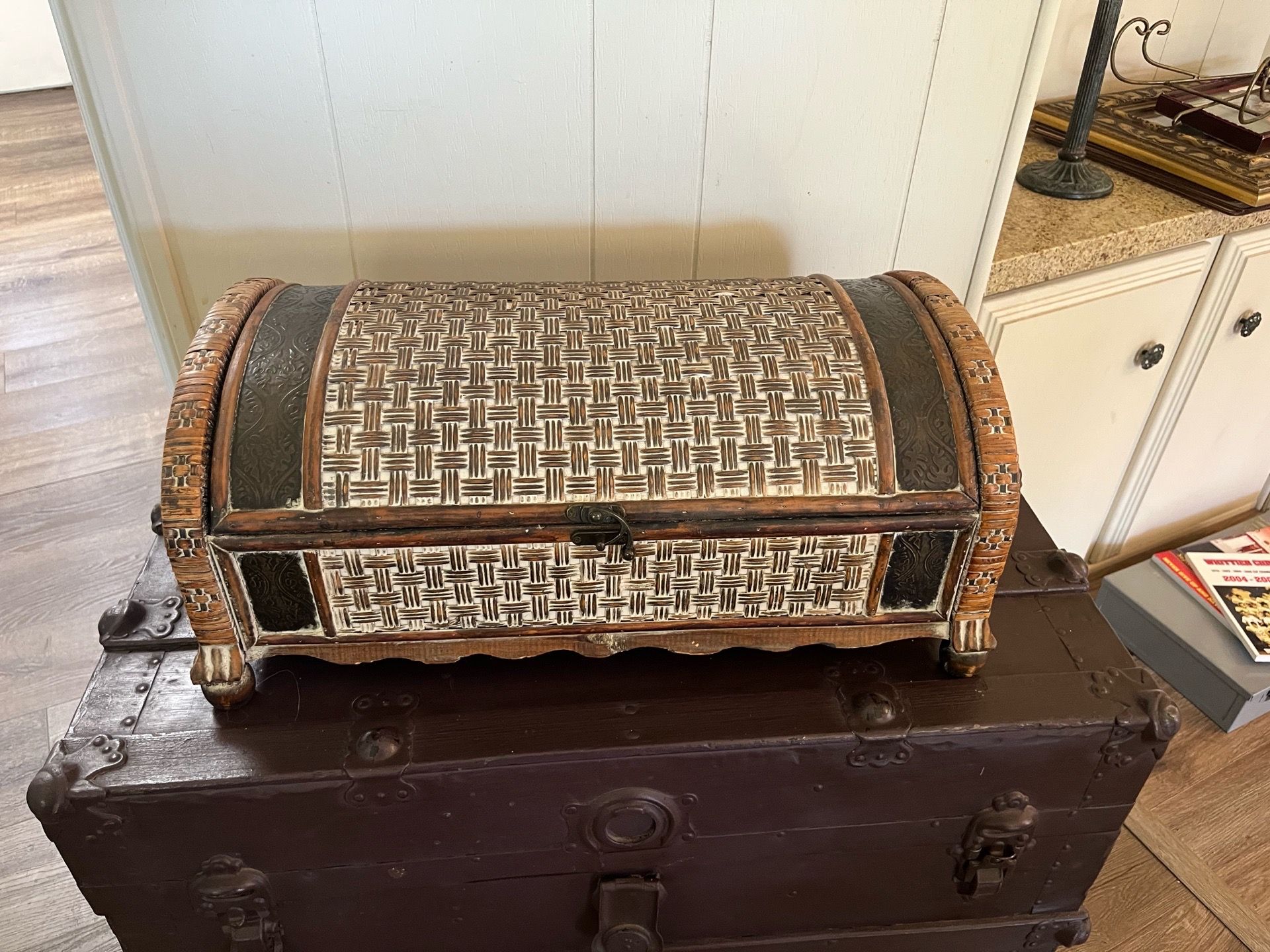 Antique Style Rattan Rustic Woven Bamboo Small Storage Chest Jewlery Box