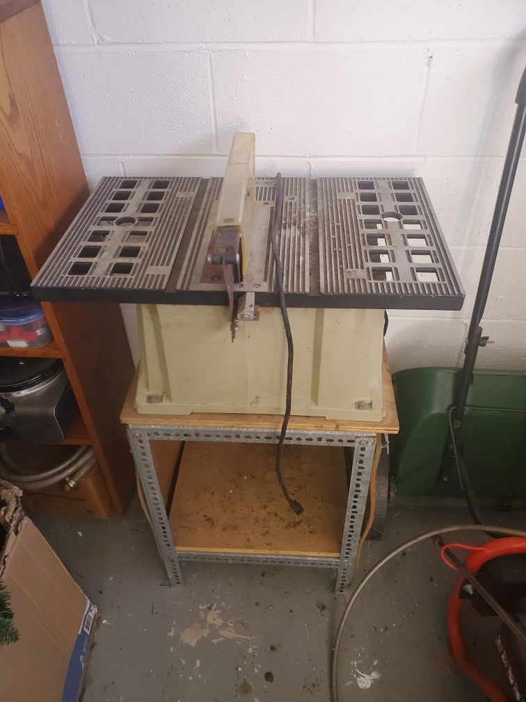 Table Saw With Stand.