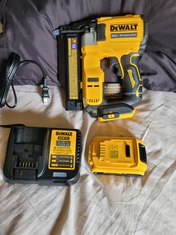 DEWALT 20V MAX ATOMIC 23° GA  PIN NAILER KIT NEW BATTERY AND CHARGER