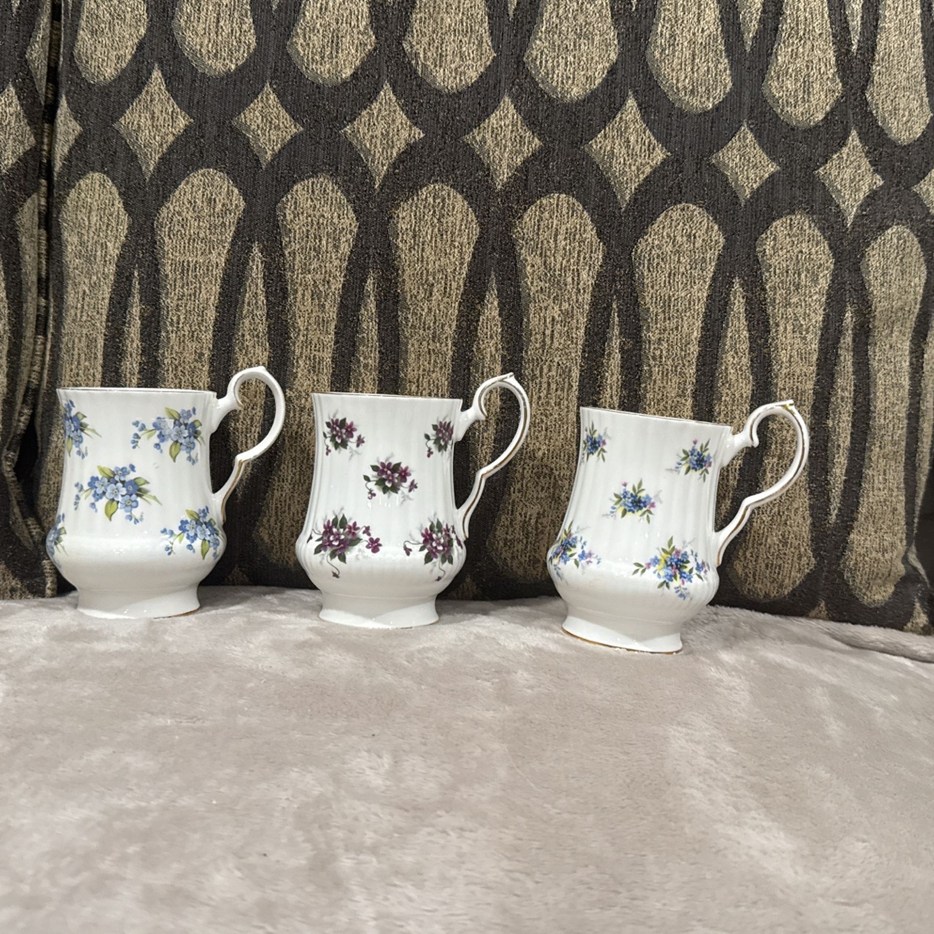 Vintage Royal Windsor Bone China Cup/Mug Gold Trim