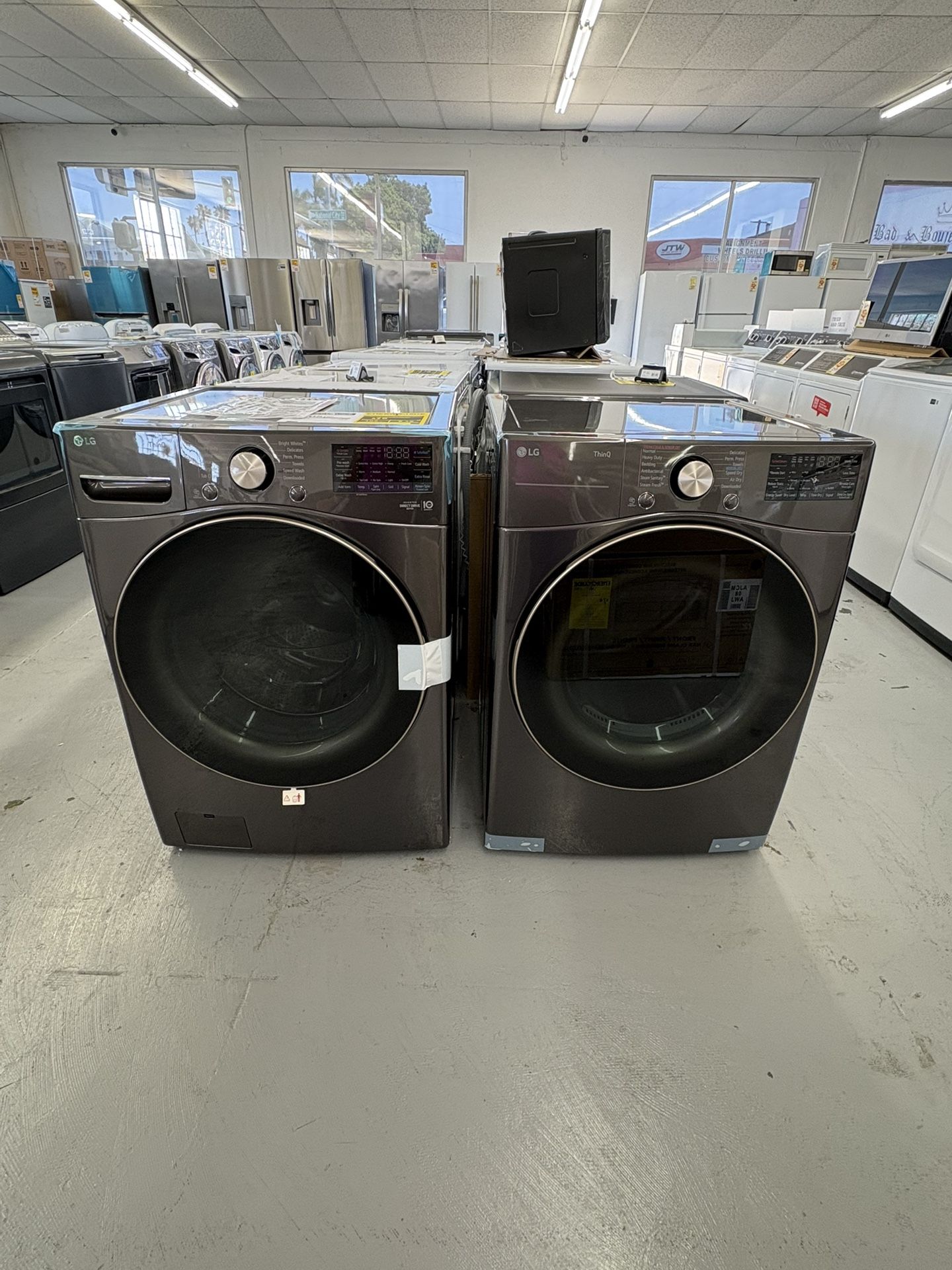 LG Set 4.5 Cu Ft Capacity Washer And 7.4 Cu Ft Dryer Gas
