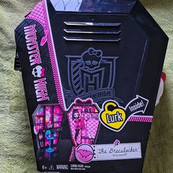 Mattel BGT61 Monster High Draculaura Draculocker