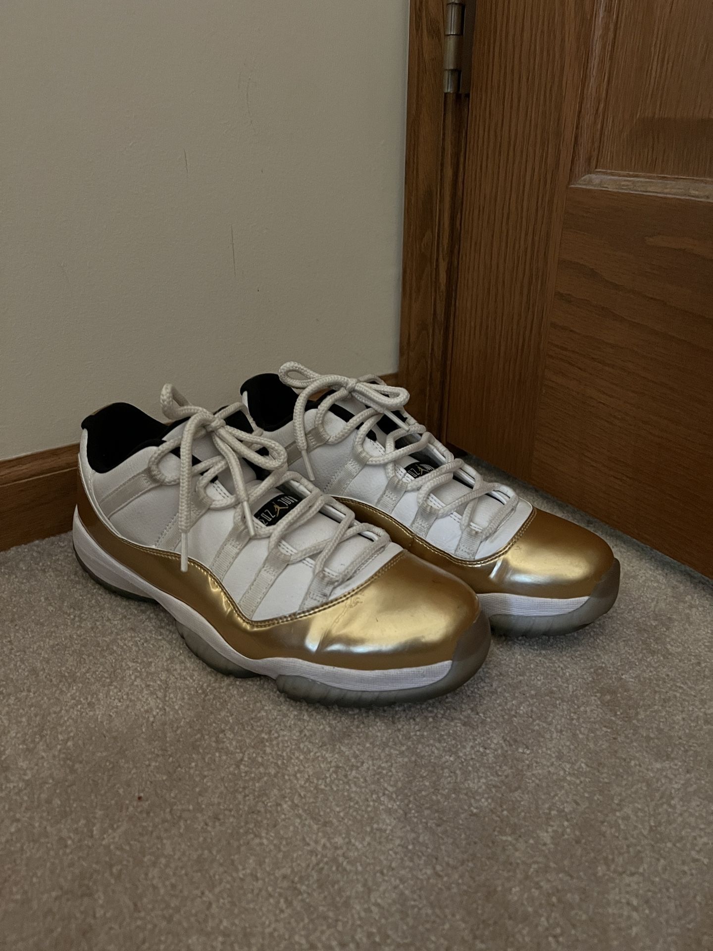 Jordan 11 Low Closing Ceremony Size (White And Gold)