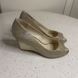 Simply Pelle  Wedged Closed Heel Size 9