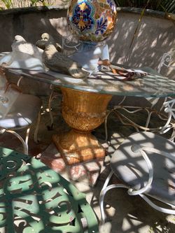 Vintage shabby Patio table with 4 chairs.