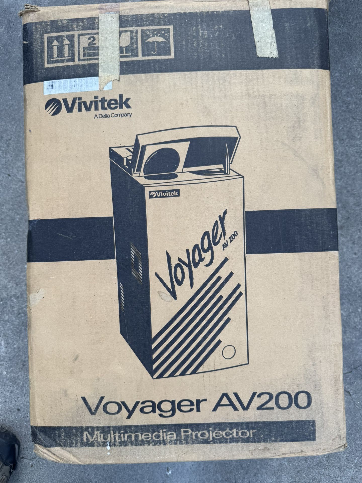 Vivatek Voyager AV200 LCD Portable SVGA Conference Room Projector MSRP Was $1,999 Plus125 Channel Internal TV (See Full Description Below)