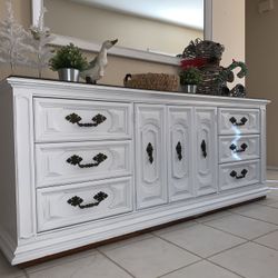 DRESSER
