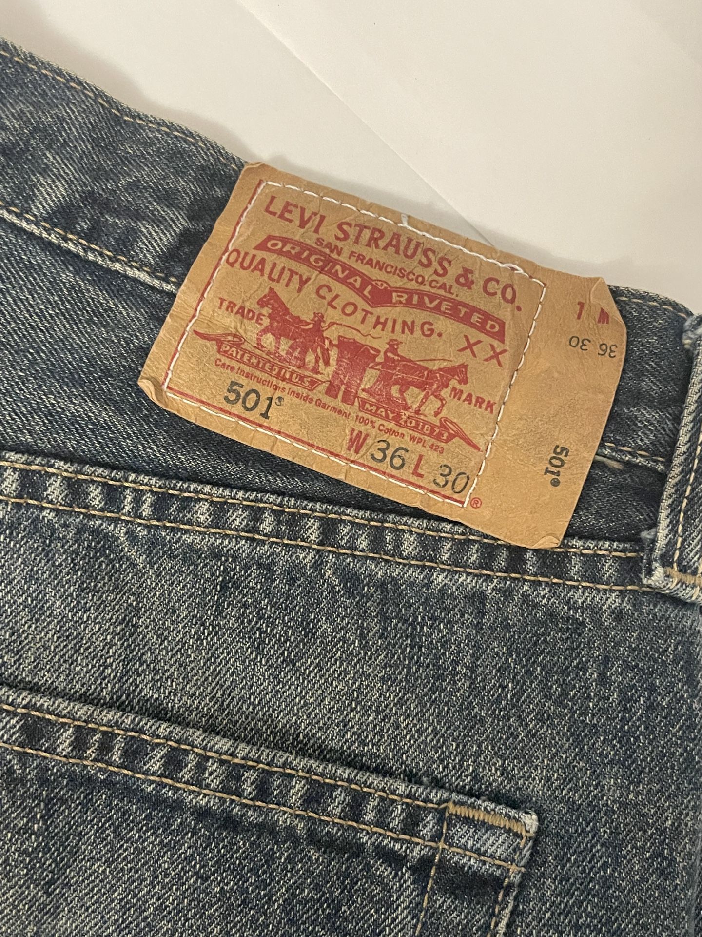 Levi's 501 Dark Wash Denim Jeans Men’s 36 x 30 Classic Fit Cotton Jeans