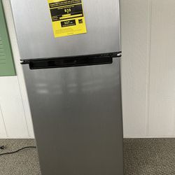Magic Chef 4.5 Cu Refrigerator/freezer 