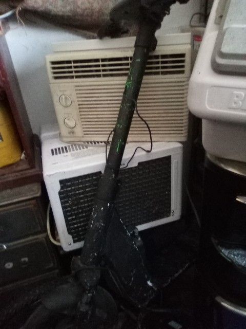 I Have Two Window Units 20 $ Each They Both Work I Have To Move In Two Days So This Is A Limited Run