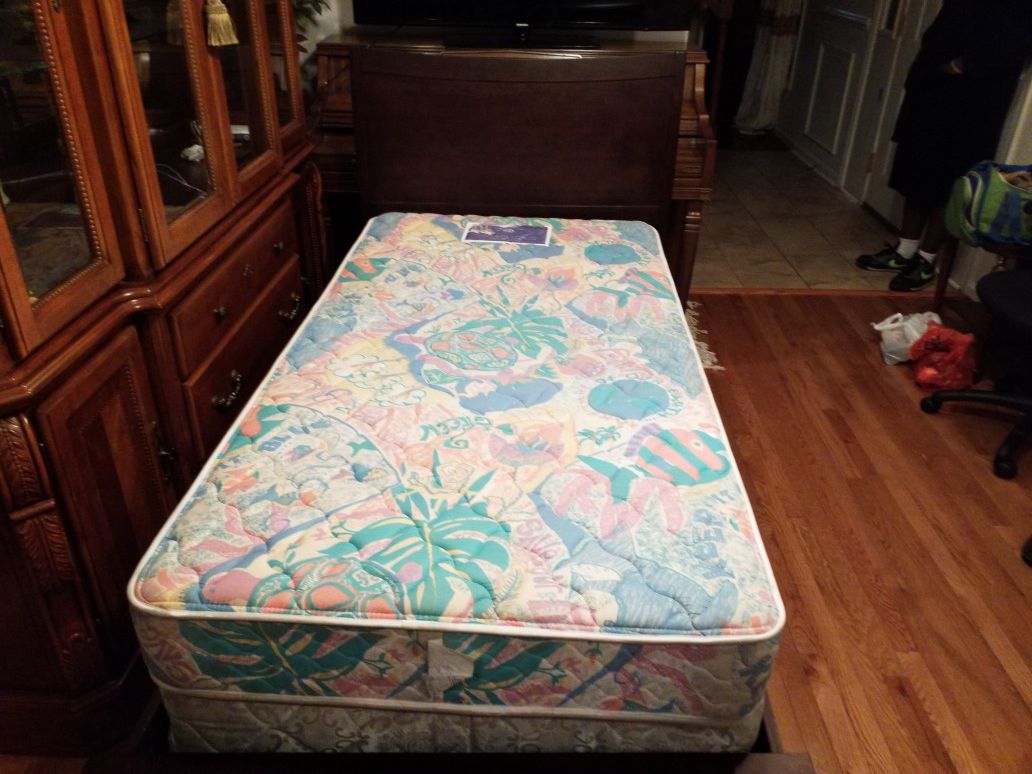 TWIN BED WITH FREE MATTRESS AND BOX