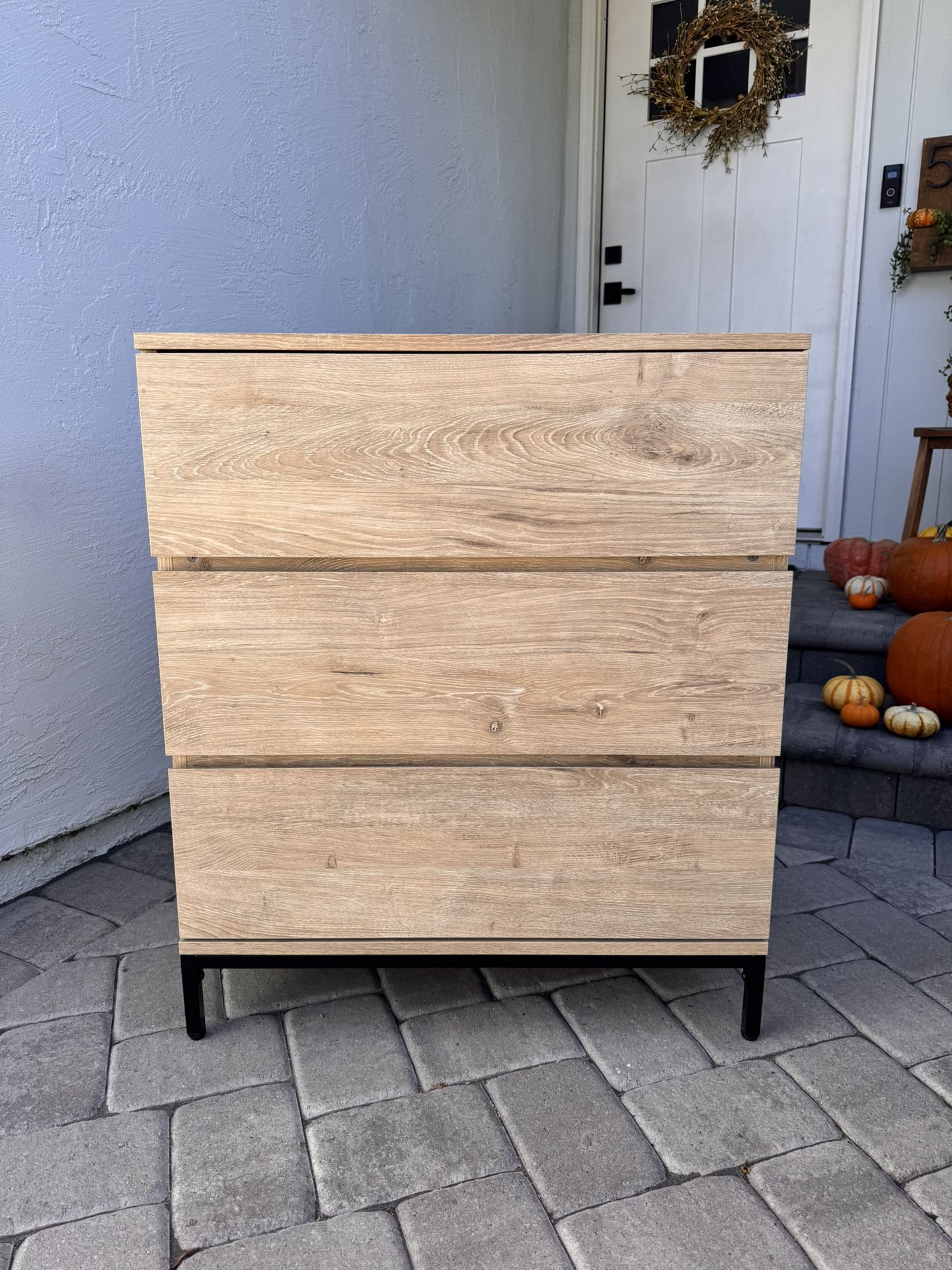 Dresser With 3 Drawers 