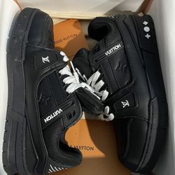 Size 9 LV (10-10.5 US) - Louis Vuitton Trainer  ' Black ' | GREAT CONDITION!