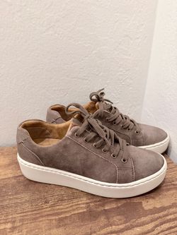 Børn Women’s Gray/Taupe Leather Casual Sneakers – Size 7.5