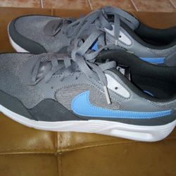 New Men's Nike Air Tennis Shoes Size 10