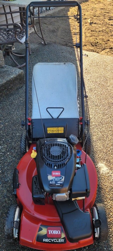 TORO RECYCLER 22" SELF PROPELLED LAWN MOWER. 