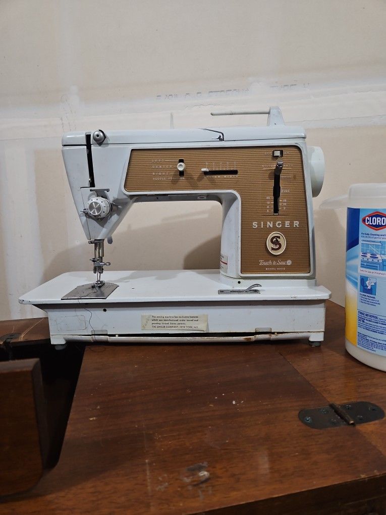 Singer Touch And Go Sewing Machine And Worktable
