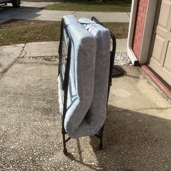 Twin folding rollaway bed