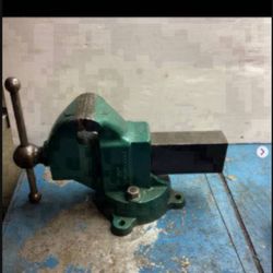 Rock Island 75 Vise /  5 Inch Jaws  / Swivel Base /  Opens 7 Inches / 90 Pounds 