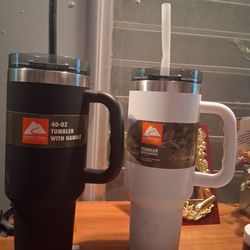 I sale 2 tumblers wirh handle bran new never used  i dont used them im saling them for 12 each i have 2 colors white and black its 40 oz  24hrs cold d