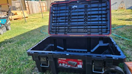 Husky 25 GAL mobile tool box