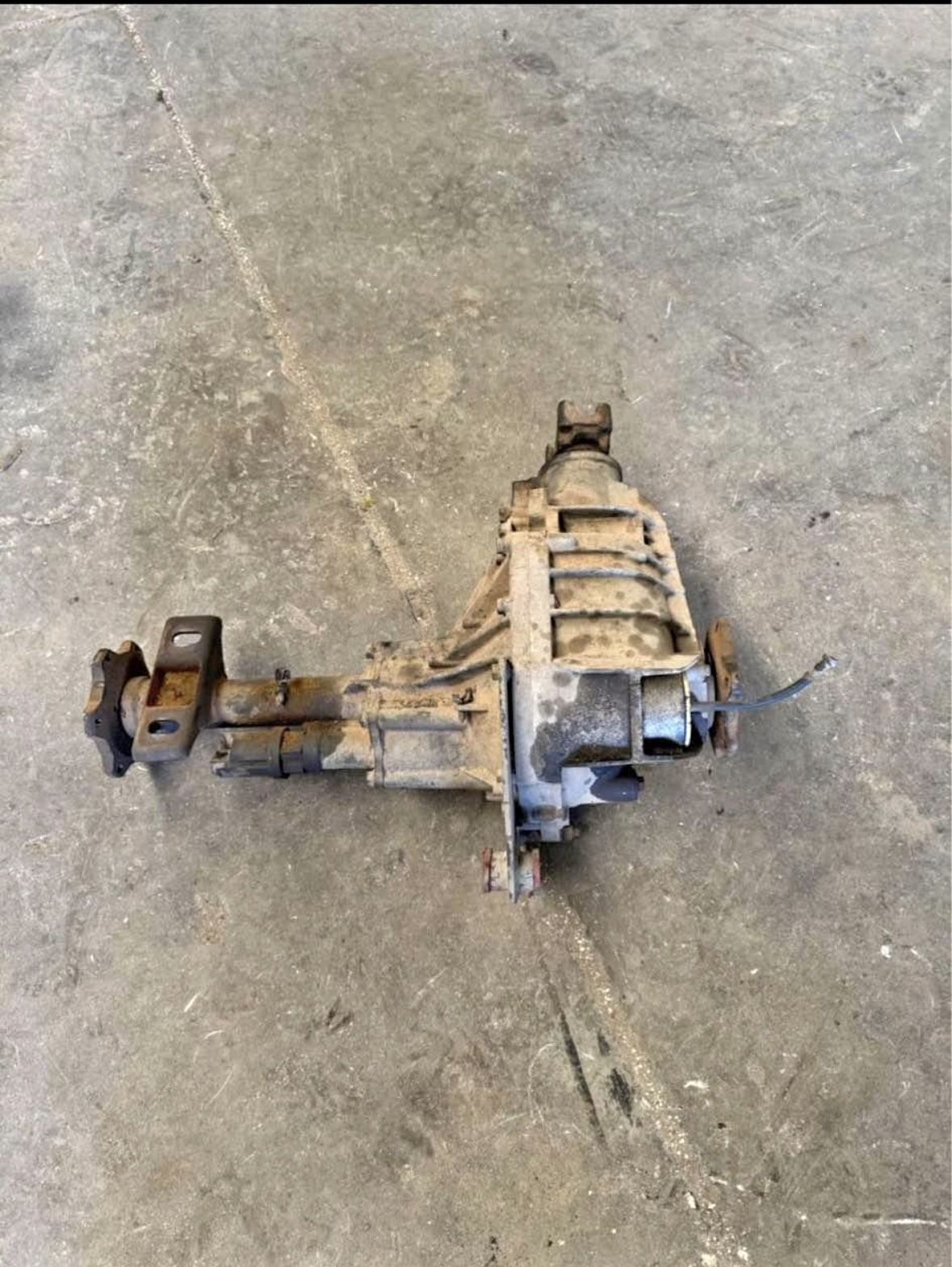 Chevy silverado gmc sierra 1500Hd 2 front differential