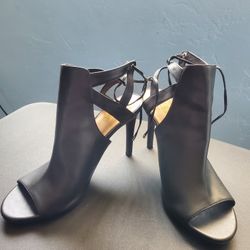 11Wide Black Heels ðŸ‘